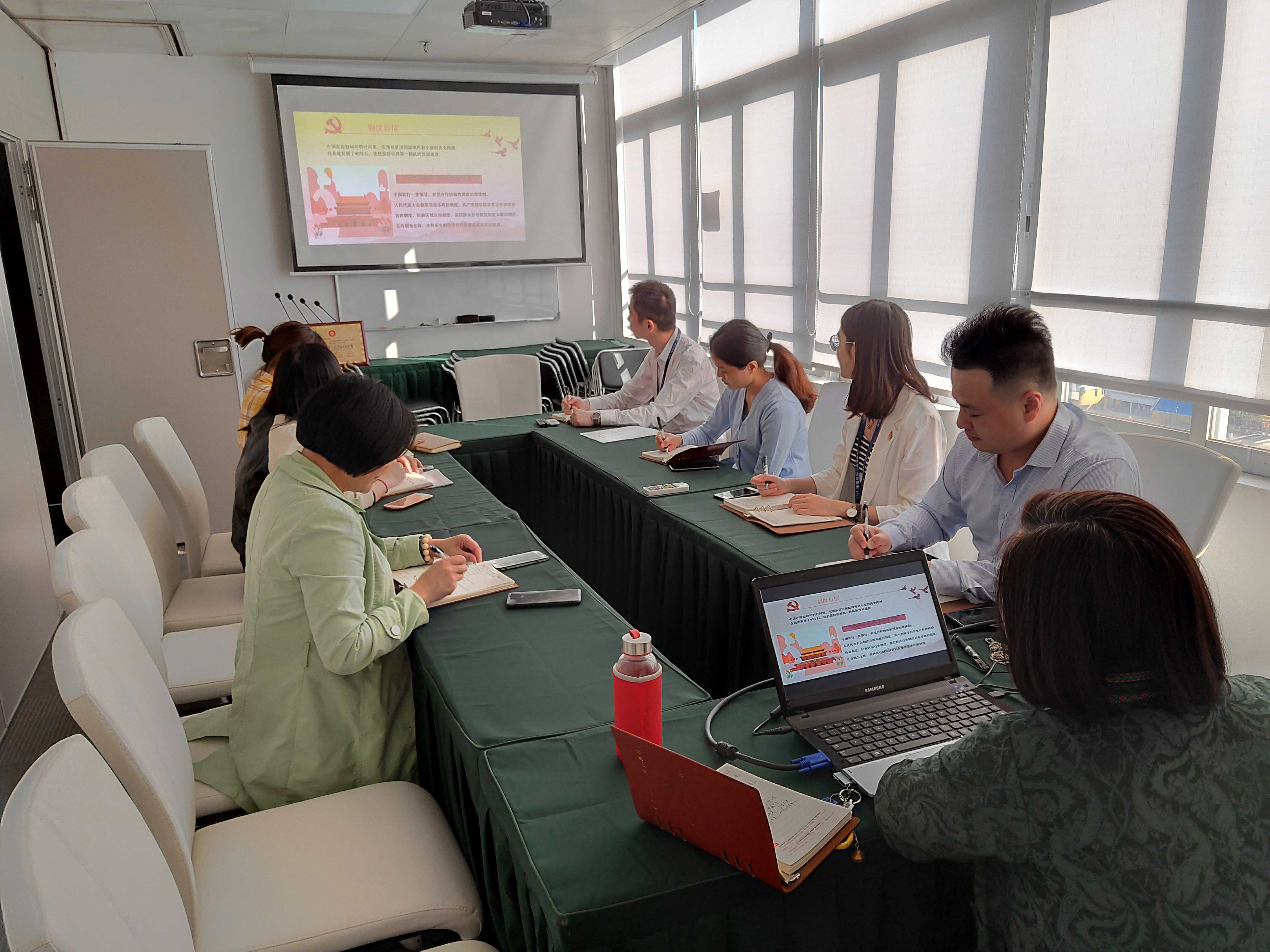 “坚定四个自负，共圆中国梦”主题教育活动